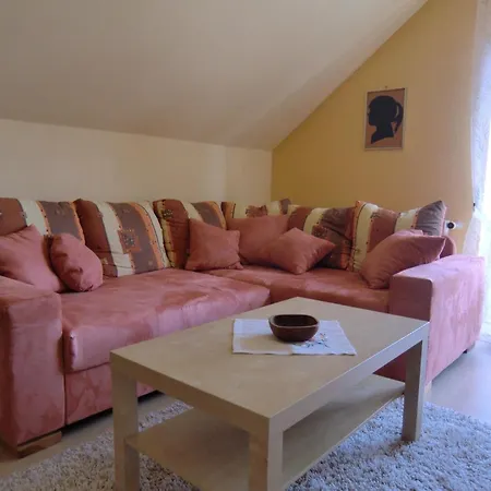 Gesamte In Hochstadt Apartment